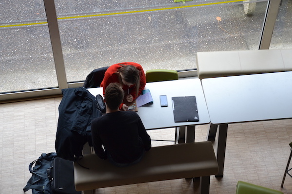 Espace de travail dans l'Atrium