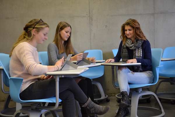 Salle de cours C208 : un espace dédié à la pédagogie active