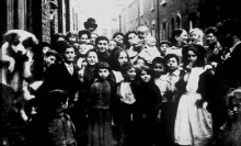 Londres, Whitechapel, 1902. Une photo de Jack London, qui vécut dans les quartiers pauvres pour les besoins de son reportage. Huntington Library, California