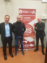 Photo des conférenciers devant kakémonos STAPS Management du sport