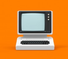 Un ordinateur ancien sur fond orange