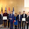 Thomas Hauet entouré des ministres luxembourgeois, des représentants de la Grande Région et des lauréats du 2e Prix