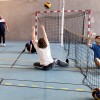 Etudiants en train de jouer au volley assis