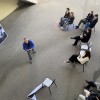 L'artiste Yann Lheureux lors de la représentation "Autrement qu'ainsi", un regard sur la maladie d'Alzheimer au Campus Lettres 