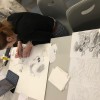 Photo de la création par une étudiante de l'oeuvre plastique exposée