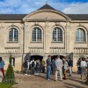 Moment de pause dans la cour d’honneur de l’abbaye.