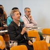 Marc Legros, directeur de recherche au CEMES (CNRS), pose ses questions suite à une présentation.
