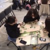 Groupe d'étudiant jouant à Forest Shuffle