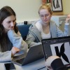 Travail en cours : les étudiants développent leur projet.
