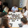Moment de jeu collaboratif autour de Kosmopoli:t, un jeu sur les langues du monde