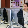 Photo de Charline Dubois à son poste de travail