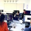 Élèves-ingénieurs dans la salle "Blue Team / Défense" de la plateforme cybersécurité de TELECOM Nancy
