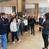Etudiants à l'écoute d'une animatrice