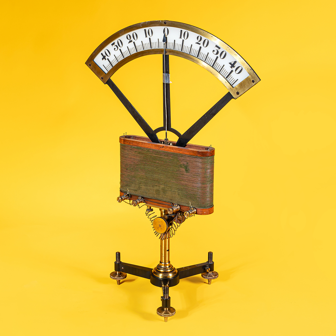 [Patrimoine scientifique] Une démonstration d’intensité, le galvanomètre de Bourbouze