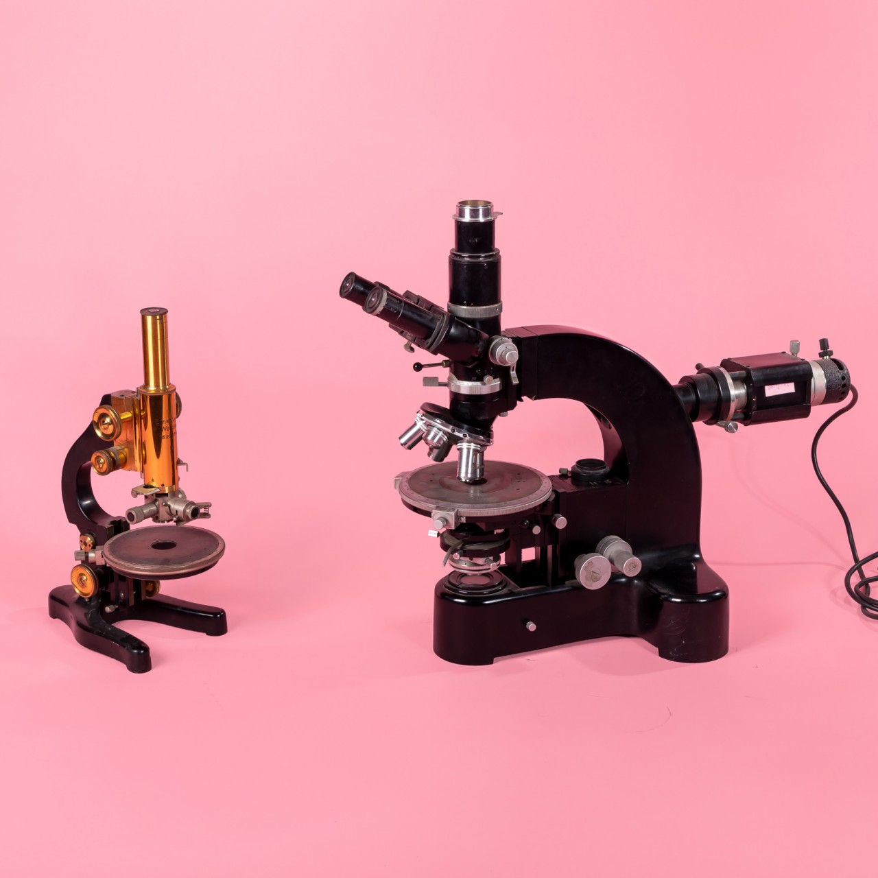 [Patrimoine scientifique] Sous un autre jour, deux microscopes Leitz