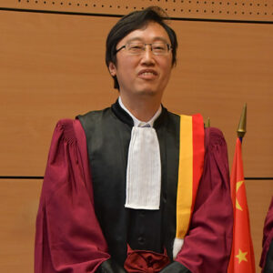 Vers l'article Retour sur la cérémonie de remise des insignes et titre de docteur Honoris Causa à Liqun Zhang
