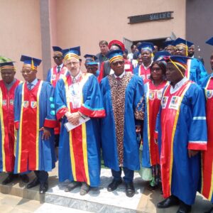 Vers l'article Pierre Halen, Docteur Honoris Causa de l'Université de Kinshasa
