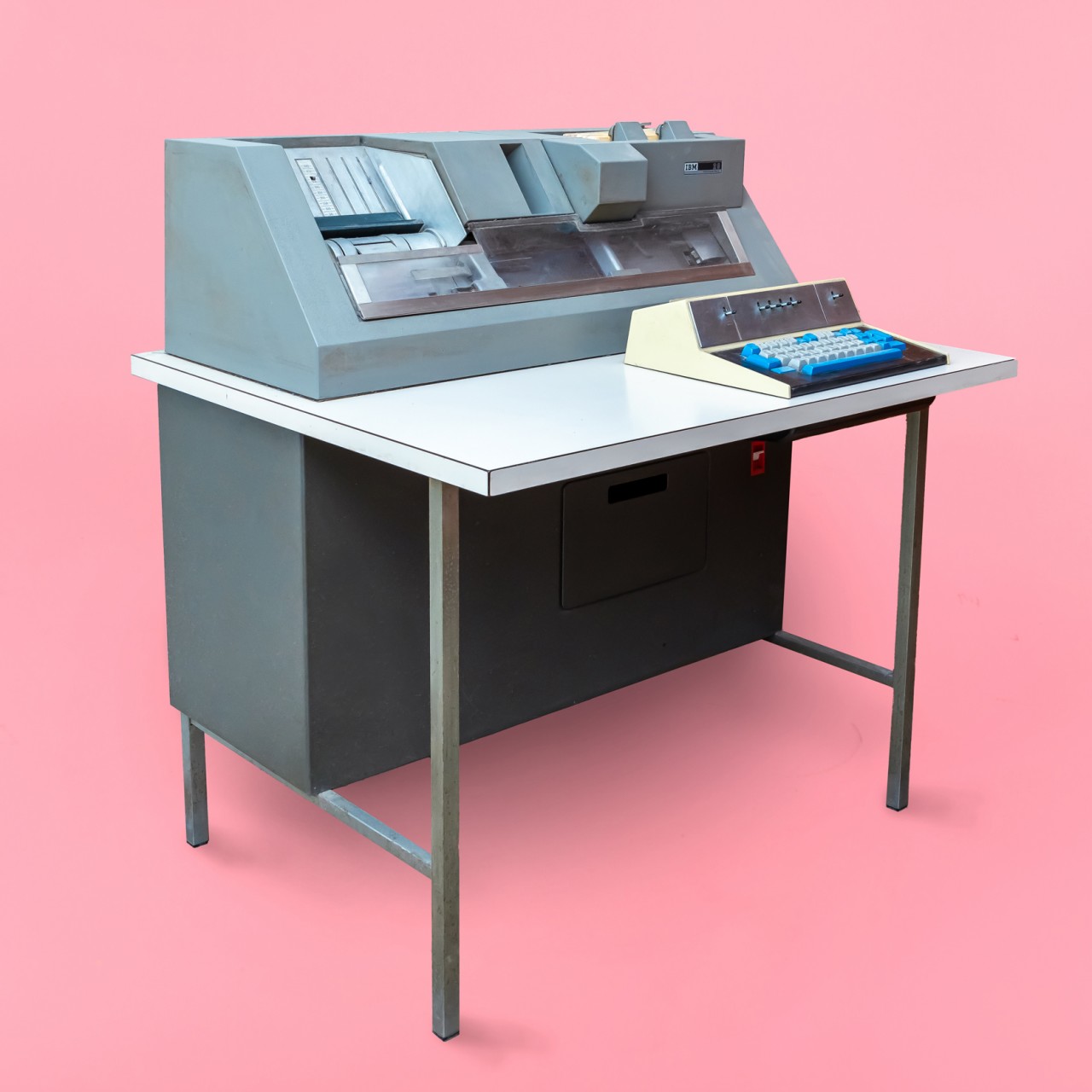 [Patrimoine scientifique] Criblée d'informations, une perforatrice IBM