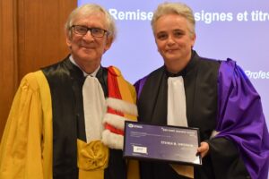 Vers l'article Étymologie romane : retour sur la cérémonie de remise des insignes et titre de docteur Honoris Causa à Steven N. Dworkin