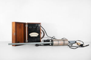 Vers l'article [Patrimoine scientifique] Les lois de l’attraction, le gaussmètre