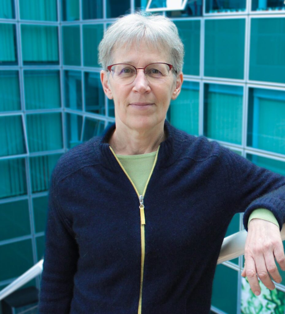 Claire Gardent, directrice de recherche CNRS au Loria, porte une des 9 chaires de recherche financées par le Cluster IA ENACT.