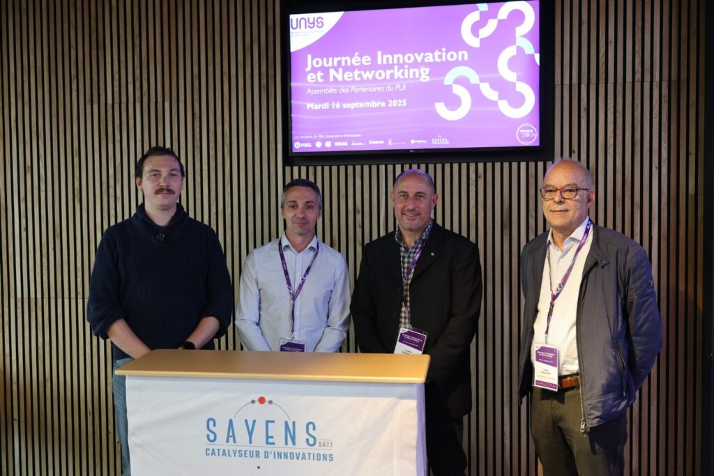 De gauche à droite : Sylvain AMROUN, CEO et fondateur de TIMBERIUM ; Romain LIEGE, Président de la SATT Sayens ;  Jérôme STERPENICH, Vice-Président en charge des partenariats et de l'innovation de l’Université de Lorraine ;   Jamal BOUGDIRA, Vice-Président Valorisation de l’Université de Lorraine ©Nicolas DOHR