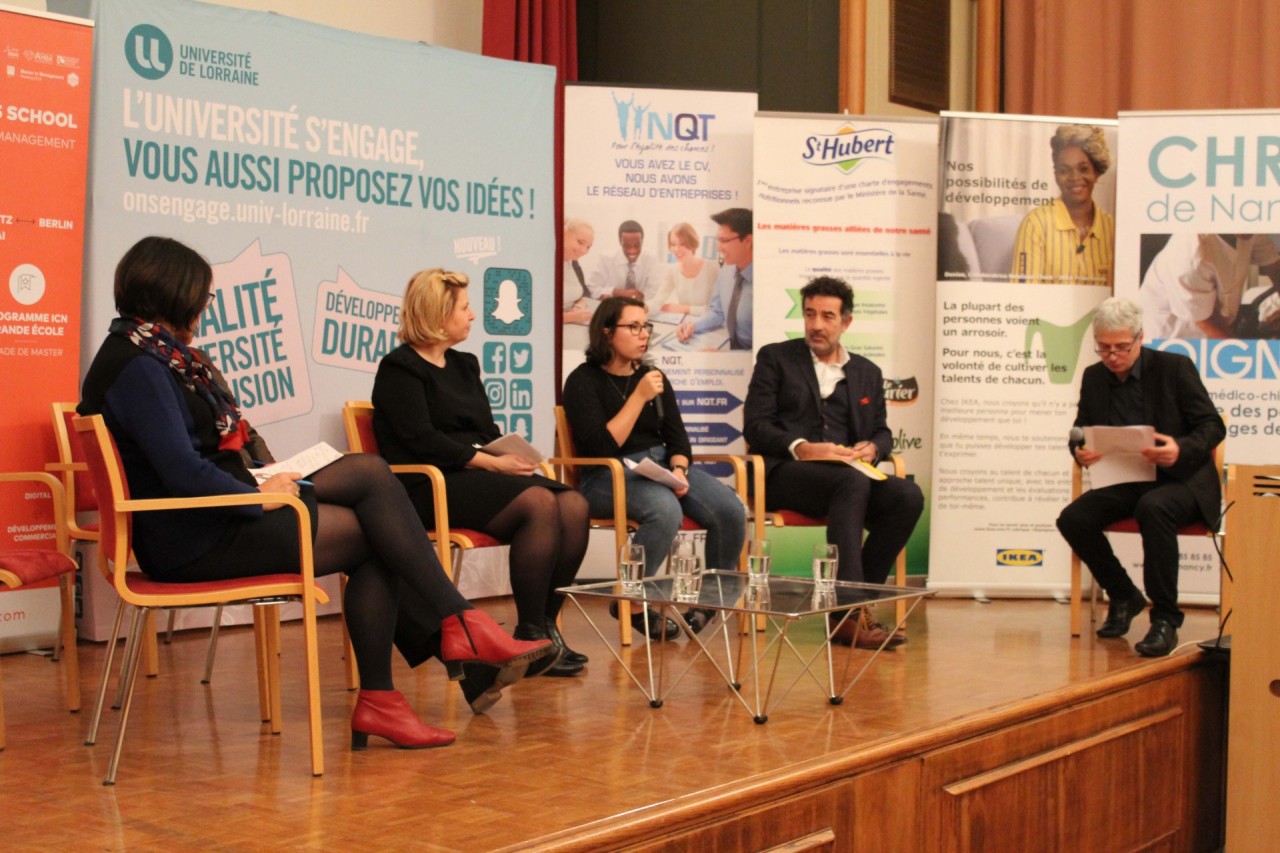 Table-ronde sur les stages et la discrimination