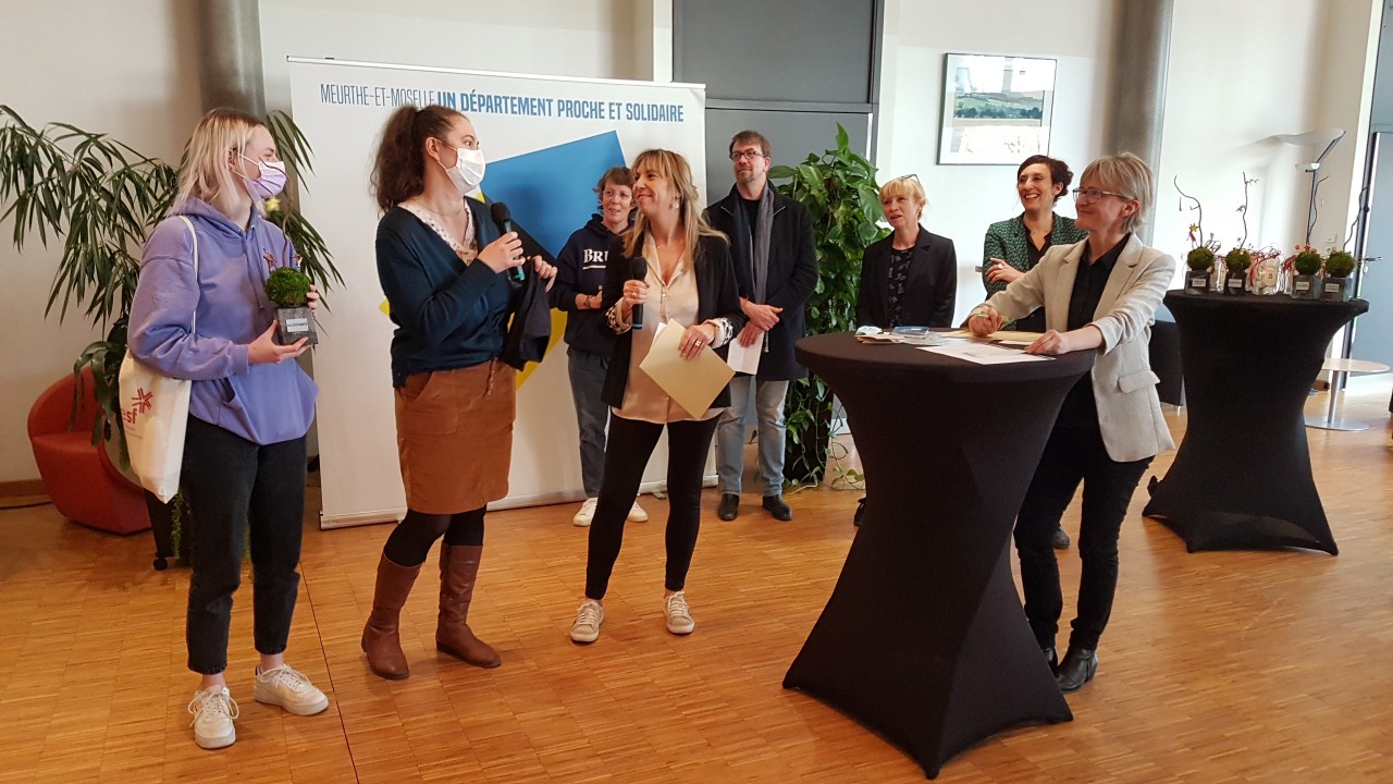 Anna Höllering, Émilie Velot, Annick Thimon, Isabelle Vicario, Sylvain Mariette, Sylvie Duval, Chaynesse Khirouni