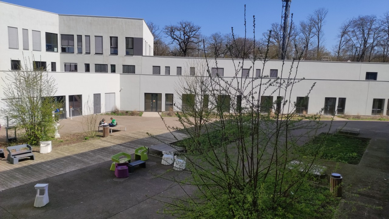 Patio du campus Brabois Santé - Université de Lorraine