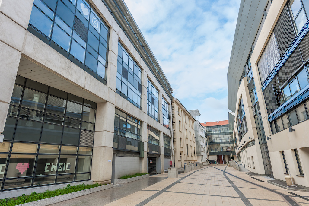 Cour de l'ENSIC