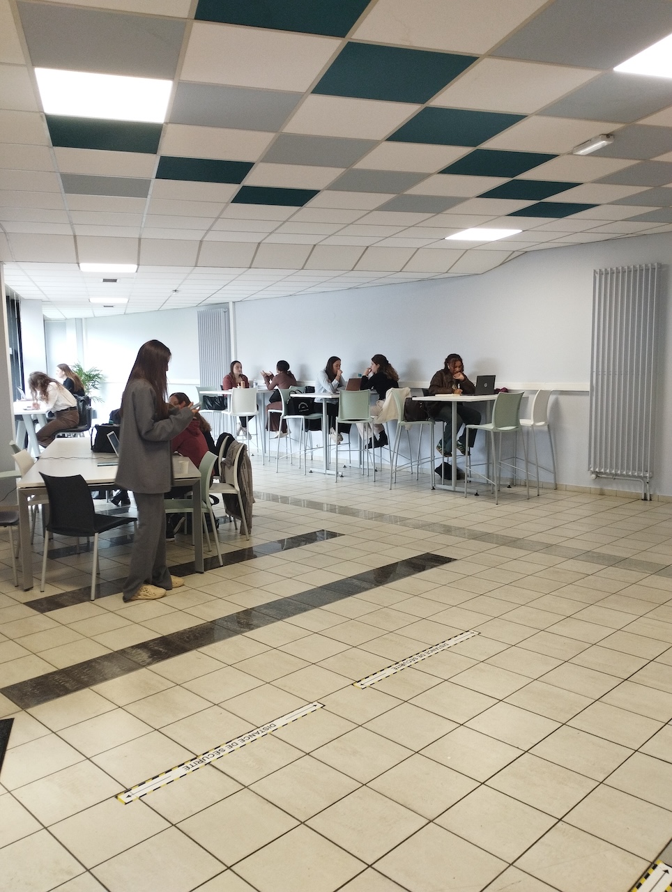 La cafétéria de l'UFR Droit, Économie et Administration